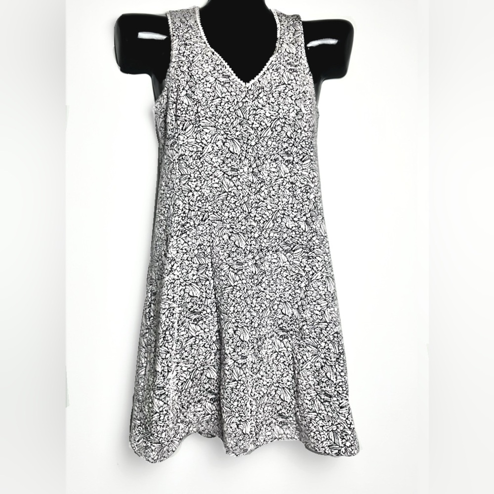LOFT Monochrome Floral Lace Top